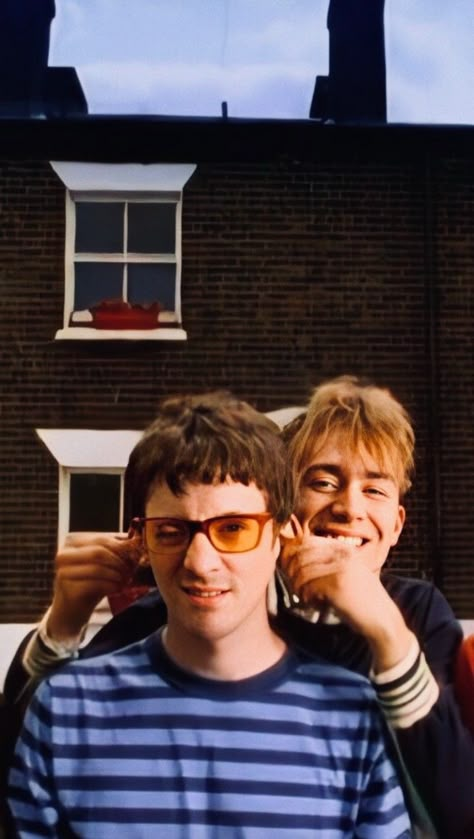 Damon Albarn And Graham Coxon, Dave Rowntree, Damon And Graham, 90s Britpop, Graham And Damon, Damon Blur, Blur Damon Albarn, Damon Albarn Blur, Blur Band