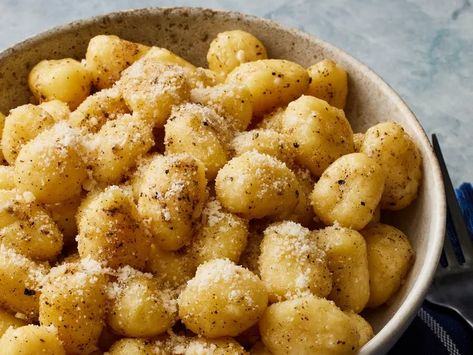 Gnocchi with Sage-Butter Sauce Recipe Butter Gnocchi, Butter Sage Sauce, Sage Sauce, Sage Butter Sauce, How To Cook Gnocchi, Toasted Ravioli, Gnocchi Recipe, Homemade Gnocchi, Sage Butter