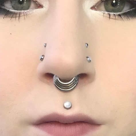 Philtrum Jewelry, High Nostril Piercing, Face Piercings, Face Jewellery, Nose Jewelry, Septum Piercing, Body Modifications, By Myself, Piercing Tattoo