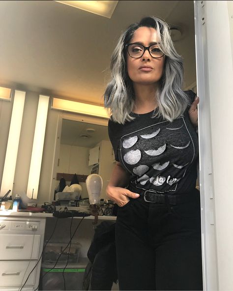 Grey Hair And Glasses, Hair And Glasses, Gorgeous Gray Hair, Grey Hair Inspiration, Beautiful Gray Hair, Gray Hair Growing Out, Silver Hair Color, Silver Grey Hair, Natural Gray Hair