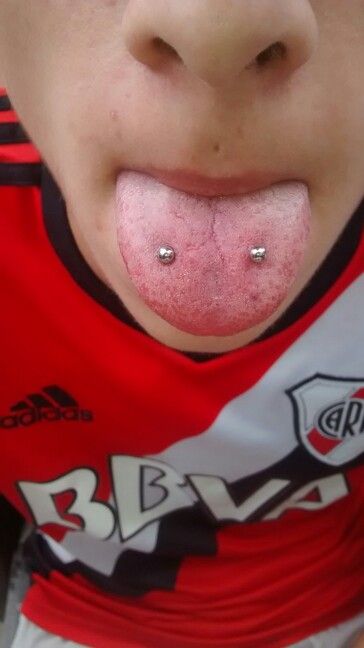 Frog Eye Tounge Piercing, Surface Piercing Tongue, Frog Piercing Tongue, Frog Eye Peircings, Double Tounge Piercings, Tounge Piercing Snake Eye, Two Tongue Piercings, Frog Eye Tongue Piercing, Piercing Lengua Horizontal