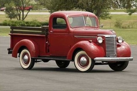 Old Red Truck, Chevy Trucks Older, Studebaker Trucks, Classic Cars Chevy, Old Pickup, Old Pickup Trucks, Antique Trucks, Classic Pickup Trucks, Classic Cars Vintage