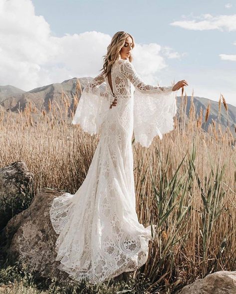 Just thinking of these @bodabridal sleeves — and we thought you should be, too. 💕💕💕 #utahvalleybride #utahbride #utahbrides #utahwedding… Puff Sleeve Wedding Dress, Mermaid Ideas, Floral Lace Wedding Dress, Vintage Ball Gowns, Lovely Wedding Dress, Stile Boho Chic, Cheap Gowns, Bohemian Wedding Dress Lace, Bridal Gowns Mermaid