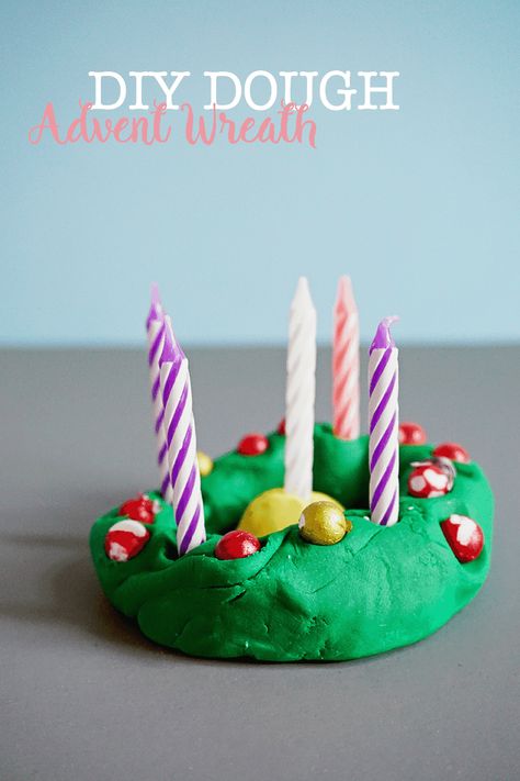 Kids Advent Wreath, Preschool Advent, Homemade Advent Wreath, Diy Dough, Wreath Advent, Advent Wreath Diy, Christmas Sunday School, Advent Crafts, Christmas Advent Wreath