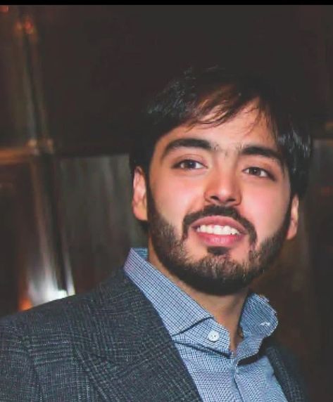 Anant Ambani, the youngest scion of India's wealthiest and most influential family, the Ambanis, has captured the attention of the nation and the world with his remarkable journey. Born on April 10, 1995, Anant is the third and youngest child of Mukesh and Nita Ambani, the chairman and founder of Reliance Industri... Future Of India, Dhirubhai Ambani, Anant Ambani, Nita Ambani, Indian Celebrity, Diet Regimen, Engagement Ceremony, The Heirs