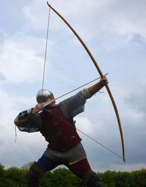 Medieval Longbow, Longbow Archery, Medieval Archer, English Longbow, Archer Characters, Warhammer Fantasy Roleplay, Historical Warriors, Archery Bows, Empire Romain