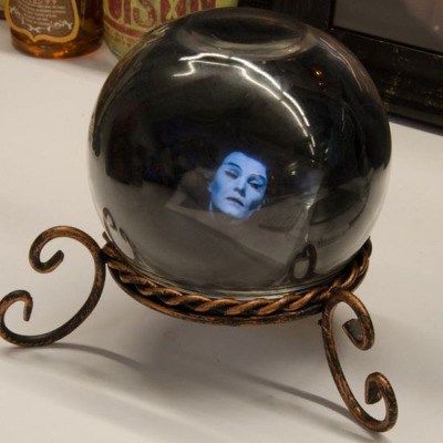 Get your phone to loop Madame Leota (or your favorite spooky fortune teller), stick it in a goldfish bowl with strategic black cloth covering everything except the video, and plonk the whole thing … Fortune Teller Ball, Diy Crystal Ball, Decorating Halloween, Halloween Forum, Crystal Bowl, Halloween 2015, Diy Wreaths, Diy Crystals, Fortune Teller