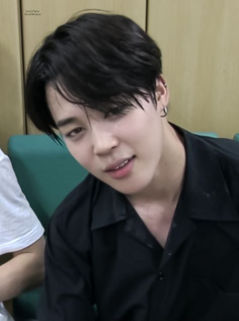 Jimin Black, Jimin Hair, Bts Dogs, Jimin Black Hair, Jimin Pictures, Artsy Aesthetic, Bangtan Bomb, Park Jimin Cute, Bts Girl