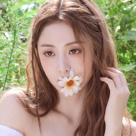 Yunjin Lesserafim Icon, Lesserafim Icons, Yunjin Icons, Yunjin Icon, Flowers