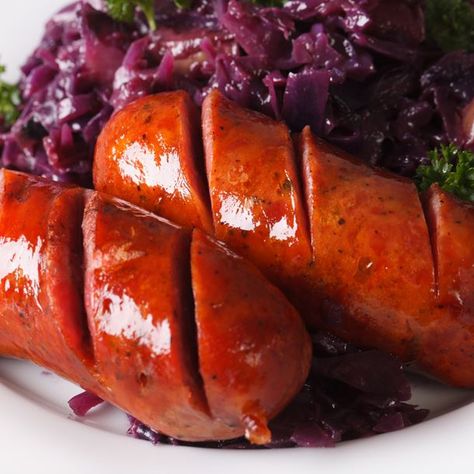 Chou rouge aux pommes et saucisses fumées fait maison Roasted Red Cabbage, Cabbage And Sausage, Grocery Shopping List, Shopping List Grocery, Digital Coupons, Jambalaya, Red Cabbage, Grocery Shopping, Baked Potato