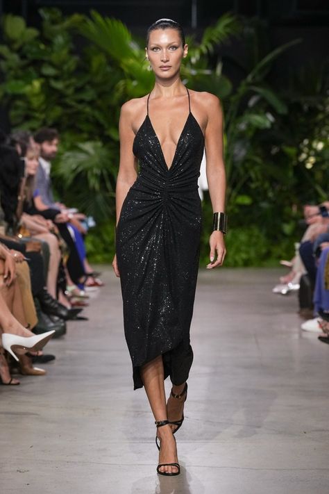 Shining Dress, Michael Kors Runway, Michael Kors Fashion, Michael Kors Collection, Spring Summer 2023, Fashion Weeks, Spring 2023, Bella Hadid, Runway Looks