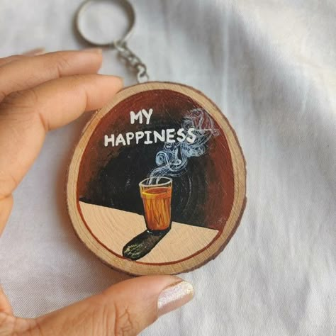 Wooden Painted Keychains, Keyring Painting Ideas, Mdf Keychain Painting Ideas, Keychain Painting Ideas, Keychain Diy Easy, Wall Art Diy Paint, Bff Gifts Diy, Clay Keychain, Wood Art Projects