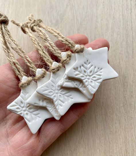 Set of 5/10/20 Petite White Embossed Polymer Clay Stars - Etsy Clay Christmas Decorations, Ceramic Christmas Decorations, Pottery Ornaments, Air Dry Clay Projects, Wedding Gift Tags, Christmas Clay, Clay Crafts Air Dry, Christmas Hanging, Clay Ornaments