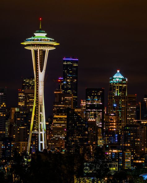 "Spacey Night" The Space Needle is a unique structure that is easily recognizable. It is a 605-foot-tall (184 m) tower that is built to resemble a flying saucer. The tower is made of steel and glass, and it has a rotating restaurant at the top. The Space Needle is an icon of Seattle, and it is one of the most popular tourist attractions in the city. The Space Needle was built for the 1962 World's Fair, and it was originally intended to be a temporary structure. However, it was so popular t... Space Needle Restaurant, Rotating Restaurant, Seattle Life, Visiting Seattle, Seattle Trip, Seattle Usa, Space Needle Seattle, Temporary Structures, Life List