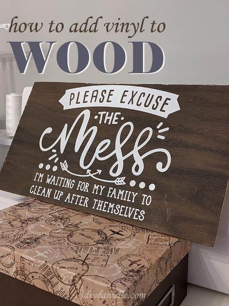 Permanent Vinyl Projects, Wood Cricut, Vinyle Cricut, Wooden Signs Diy, Door Signs Diy, Round Wood Coffee Table, Signs Diy, How To Make Signs, Cricut Projects Beginner