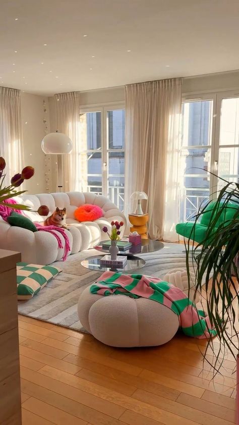 Colourful Decor Living Room, Aesthetic Colorful Living Room, Neutral Funky Living Room, Modern Home With Pops Of Color, Modern Home With Color, Funky Cozy Apartment, Modern Interior Design Colorful, Living Room Funky Decor, Minimalist Colourful Living Room