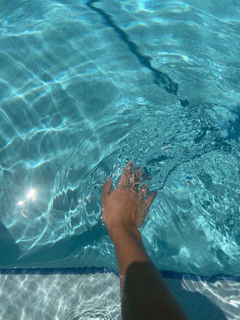 Pool Asthetic Picture, Pool Asethic, Piscine Aesthetic, Summer Aesthetic Pool, Pool Aesthetic Summer, Pool Tumblr, Swimming Pool Aesthetic, Poolside Aesthetic, Swimming Pool Photography