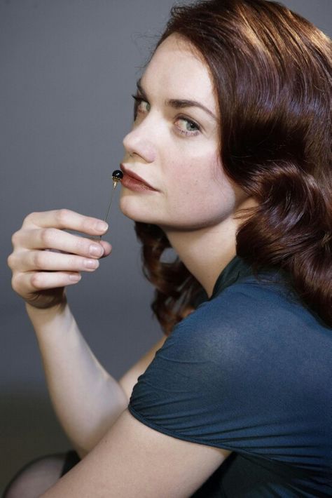 Ruth Wilson Luther Bbc, Alice Morgan, Mrs Coulter, Warren Brown, Female Of The Species, Ruth Wilson, Side Portrait, London Police, Idris Elba