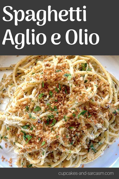 Spaghetti Aglio e Olio - Cupcakes and Sarcasm Garlic Aioli Pasta, Aioli Pasta Recipe, Fettuccine Aglio Olio, Spaghetti Aioli Olio, Authentic Aglio E Olio Recipes, Fettuccini Aglio E Olio, Pasta Aioli Olio Recipe, Spaghetti Aioli, Pasta Aioli