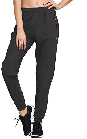 Athletic Pants With Pockets, Pe Teacher Outfits, Backpack Trip, Sports Track Pants, Crop Sweatshirt Hoodie, Women Joggers, Fitness Attire, Athletic Joggers, Hiking Pants Women