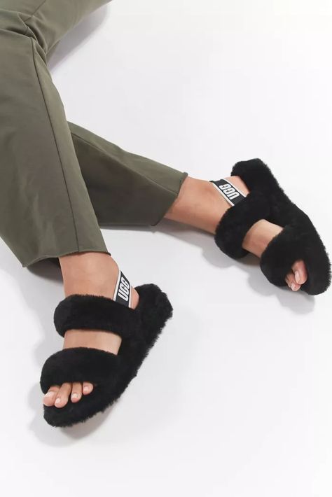 Expensive Outfits, Black Slide Sandals, Fluffy Sandals, Fluff Yeah Slide, Slides Outfit, Ugg Sandals, Ugg Slippers Women, Fly Shoes, Black Slippers