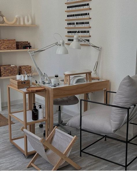 Nail Station Ideas Small Spaces, Nails Salon Decoration, Home Nail Salon Ideas Small Spaces, Home Nail Salon Ideas, Nail Studio Decor, Nail Room Ideas, Tech Room, Nail Salon Interior Design, Nail Salon Interior