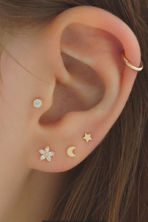 Ušný Piercing, Piercing Face, Minimalist Ear Piercings, Cool Ear Piercings, Pretty Ear Piercings, Cute Ear Piercings, Earrings Ideas, Tiffany Jewelry, Raw Amethyst