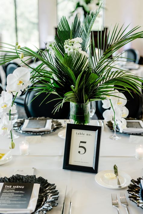 Diy Palm Centerpiece, Tropical Boho Centerpiece, Tropical Wedding Table Centerpieces, Emerald Green Tropical Wedding, Tropical Art Deco Wedding, Tropical Black Tie Wedding, Jungle Centerpieces Ideas, Simple Tropical Centerpieces, Black Tropical Wedding