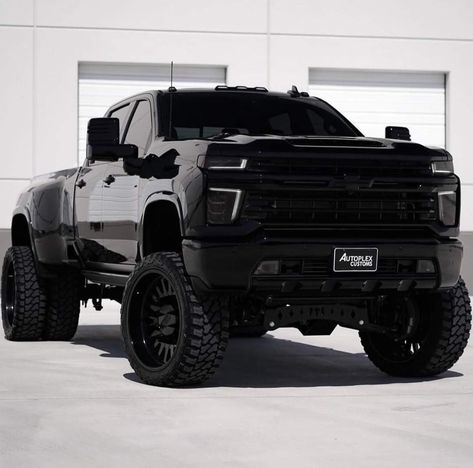 Black Trucks Aesthetic, 4 Wheel Drive Trucks, Big Trucks Lifted, Black Chevy Truck, 2021 Silverado, Black Trucks, Silverado High Country, Accessoires 4x4, Country Trucks