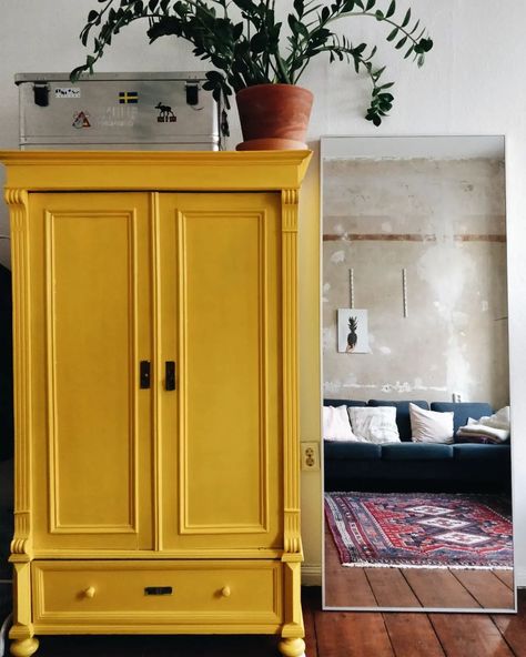 Lina Göttsch on Instagram: “Liebe ihn sehr 💛 #iic #iicfavouritepiece #interior #altbau #home #instagraminteriorchallenge #vscocam #vscohome” Airbnb Ideas, Yellow Cabinets, Yellow Furniture, Antique Wardrobe, Sleeping Room, Bohemian House, Colorful Furniture, Apartment Interior, House Inspiration