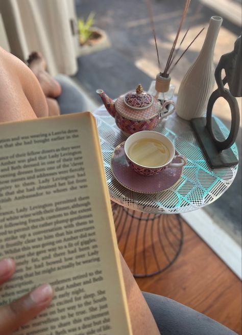 Sipping Tea Aesthetic, Tea Drinker Aesthetic, Tea And Books Aesthetic, Books And Tea Aesthetic, Drinking Tea Aesthetic, Catalina Aesthetic, Book Lounge, Tea And Reading, 5 O Clock Tea