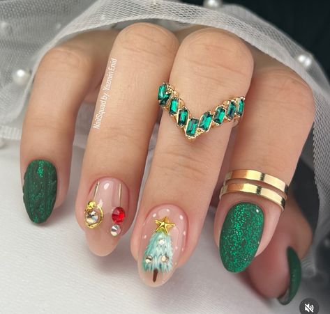 Nails Merry Christmas, Nails 2025, Green Xmas, Modern Nails, Nails Desing, Minimalist Nails, Xmas Nails, Luxury Nails, Purple Nails