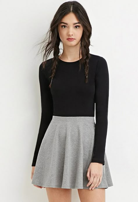 FOREVER 21 Classic Skater Skirt Skater Skirt Outfit, Spring Skirt Outfits, Spring Skirt, Rok Mini, Mode Hippie, Peplum Tops, Grey Skirt, Rock Outfit, Mode Casual