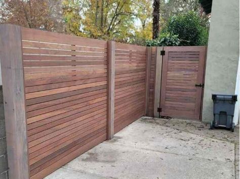 Driveway Gates Wooden, Modern Wood Fence, Wood Gates Driveway, Diy Backyard Fence, Outdoor Gate, Modern Fence Design, California Bungalow, Horizontal Fence, Driveway Gate