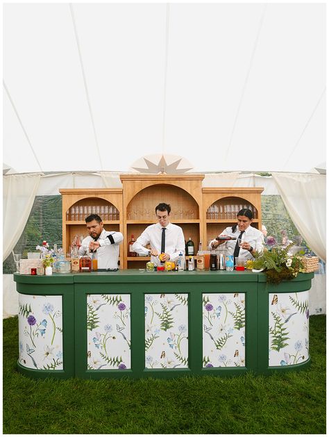 Drink Bar Wedding, Event Ideas Creative, Market Cart, Personal Stamp, Tequila Bar, Corporate Event Design, Country Garden Weddings, Market Display, Coconut Bars