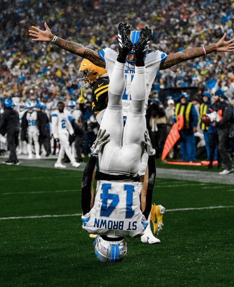 Amon Ra St Brown Wallpaper, Detroit Lions Funny, Amon Ra St Brown, Michigan Aesthetic, Detroit Lions Wallpaper, Lions Wallpaper, Cool Football Pictures, Eagles Football Team, Amen Ra