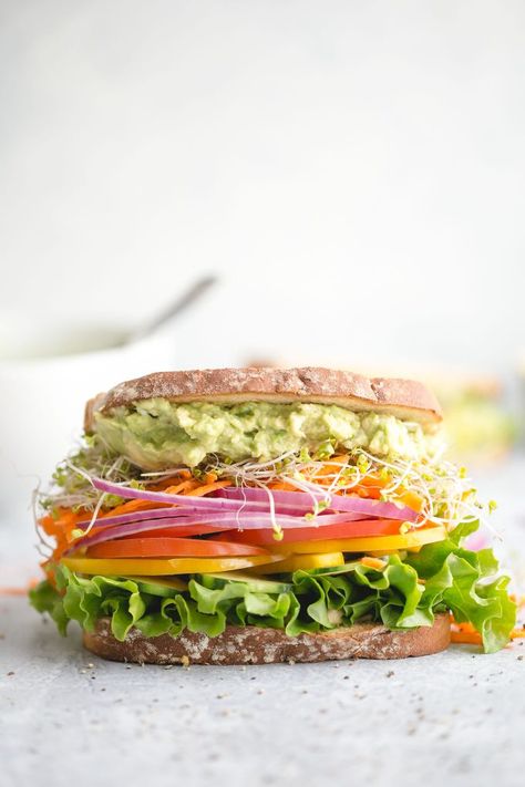 The Easiest Veggie Sandwich Meatless Lunches, Hummus Avocado, Vegetarian Sandwich Recipes, Pita Pockets, Grain Bread, Vegetarian Breakfast Recipes, Sandwich Fillings, Vegetarian Sandwich, Veggie Sandwich