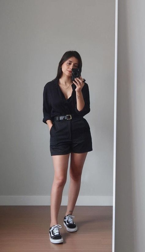 Black Shorts Outfit Casual, Casual Black Summer Outfits, Black Shorts Summer Outfit, Black Dress Shorts Outfit, Black Tailored Shorts Outfit, Outfit Ideas With Black Shorts, Black Trouser Shorts Outfit, Black Shorts Outfit Summer Casual, Black Summer Outfits