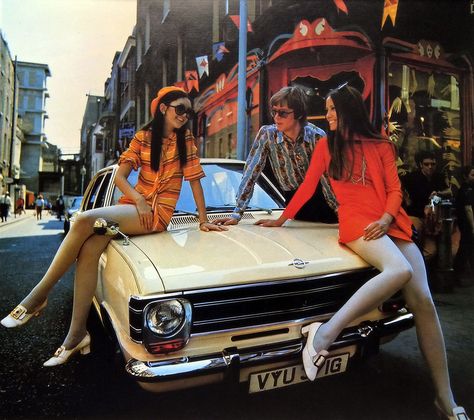 Carnaby Street Carnaby Street 60s, 1960s London, Fashion In London, 60s Aesthetic, Swinging London, 60s 70s Fashion, Mary Quant, Carnaby Street, Auto Retro