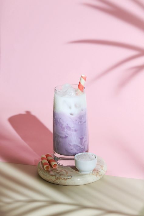 What Does Taro Taste Like? - My Vegan Minimalist Taro Coffee, Taro Drink, Taro Smoothie, Taro Bubble Tea, Taro Boba, Vegan Minimalist, Bubble Boba, Taro Root, Boba Pearls