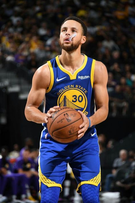 Stephen Curry Shooting, Stephen Curry Poster, Stephen Curry Photos, Stephen Curry Wallpaper, Basketball Game Outfit, Curry Wallpaper, Stephen Curry Basketball, Curry Nba, Stephen Curry Pictures