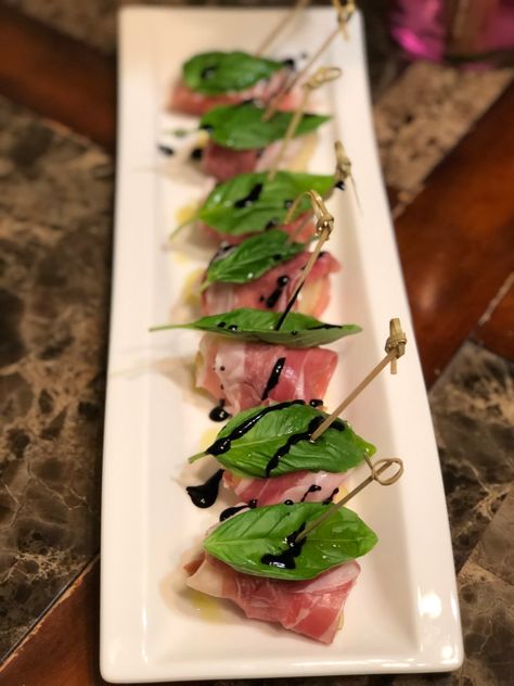 Pears And Prosciutto, Procuitto Pear Appetizer, Prosciutto Pear Appetizer, Pear And Prosciutto Appetizers, Pear Prosciutto Appetizer, Prosciutto Appetizer Recipes, Pear Skewers, Pear Appetizer, Pear And Prosciutto