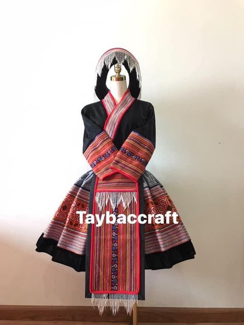 Hmong Vietnamese Outfit, Modern Hmong Clothes, Hmong Clothes Traditional, Vietnamese Textiles, Apron Waist, Shirt Apron, Hmong Fashion, Ethnic Clothes, Hmong Clothes