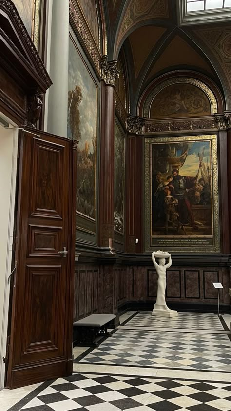 Dark Academia Secret Society, Art Dark Academia Aesthetic, History Aesthetic Wallpaper, Nobility Aesthetic, Museums Aesthetic, Museum Wallpaper, Brown Architecture, Art Museum Aesthetic, Historical Aesthetic