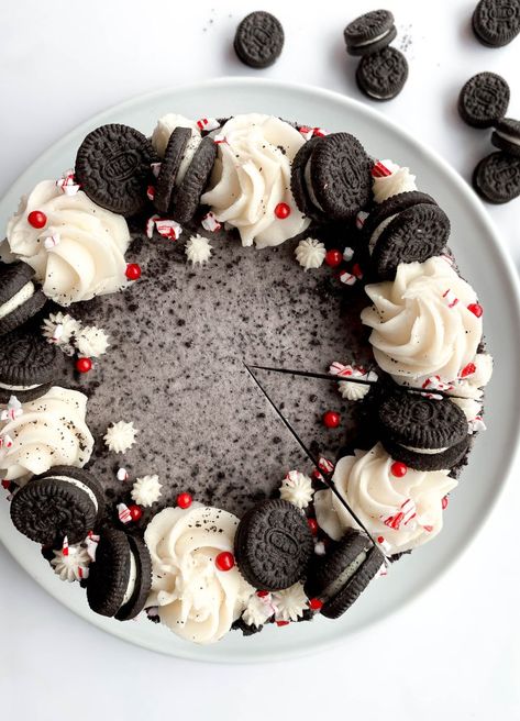 Oreo Christmas Cake, Oreo Peppermint Cheesecake, Oreo Christmas Cheesecake, Peppermint Oreo Cheesecake, Modern Christmas Cake, Cake Flavors And Fillings, Candy Cane Cake, Christmas Baking Ideas, Truffle Filling