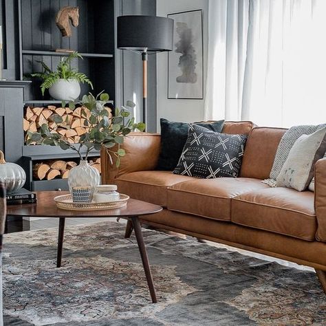 Salons Cottage, Living Room Decor Eclectic, Tan Sofa, Cottage Living Rooms, Eclectic Living Room, Living Room Scandinavian, Brown Living Room, Leather Couch, Scandinavian Furniture