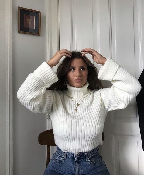 White Turtle Neck Outfit, Sweaters Girls, White Turtleneck Sweater, Women Turtleneck, Turtleneck Outfit, Outfit Autumn, Woman Sweater, Thick Sweater, Sweater Turtleneck