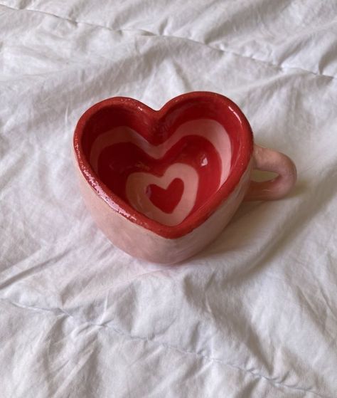 Coffee Mug Clay Art, Heart Ceramics Ideas, Mug Clay, Heart Pottery, Heart Cup, Wallpaper Instagram, Sculpture Art Clay, Ceramics Art, Cerámica Ideas