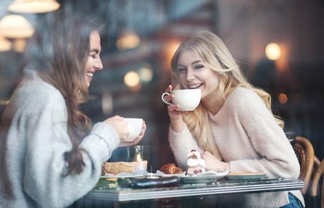 Imagenes Mary Kay, Coffee Shop Photography, Paloma Faith, Sisters Photoshoot, Coffee With Friends, People Laughing, Real Friends, Friend Photoshoot, Two Girls