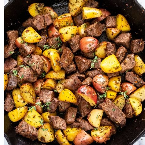 Garlic Butter Steak Bites Recipe - Top Recipes Seven Steak Recipes, Steak Bites With Potatoes, Butter Steak Bites Recipe, Potatoes Crockpot, Beef Chunks, Best Broccoli Cheese Soup, Garlic Butter Steak Bites, Butter Steak Bites, Steak Dinner Recipes